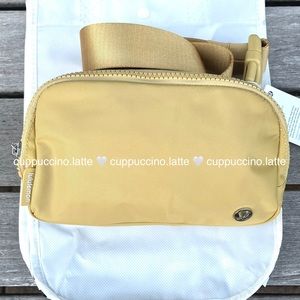 🏝NWT💛Lululemon Athletica Everywhere Belt Bag in Golden Sand - Extended Strap